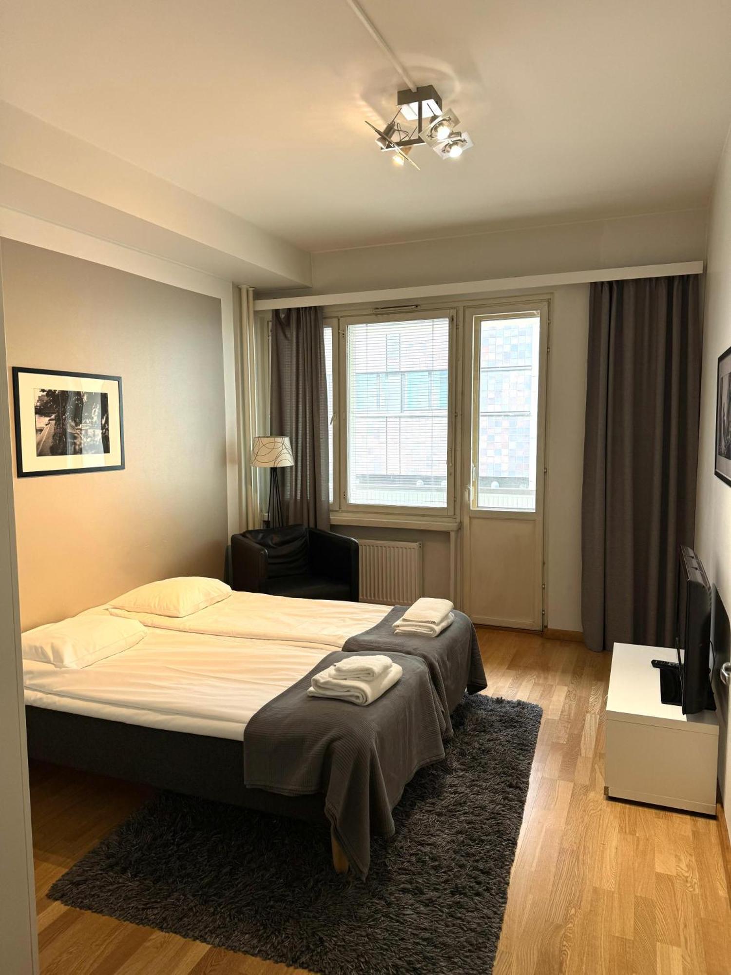Kotimaailma Apartments Kamppi - 2Br In The City Center With Code Lock Хелзинки Екстериор снимка