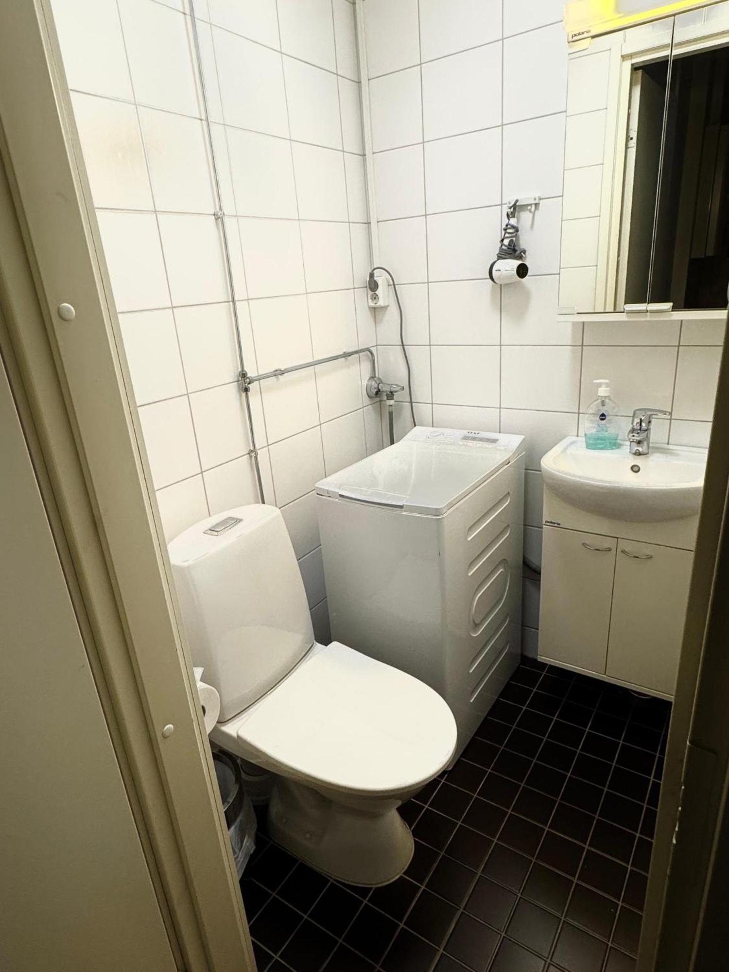 Kotimaailma Apartments Kamppi - 2Br In The City Center With Code Lock Хелзинки Екстериор снимка